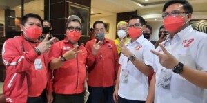 JG-KWL bersama Ketua DPC PDIP Minut Denny Lolong dan pengurus DPD PDIP Sulut Berty Kapojos dan Fabian Kaloh.