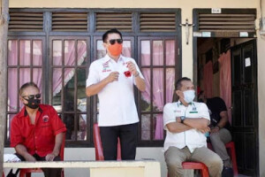 Didampingi Ketua PKB Minut yang juga anggota DPRD Minut Sarhan Antili, Joune Ganda dihadapan warga kepulauan memastikan akan memfasilitasi tersedianya jaringan telekomunikasi