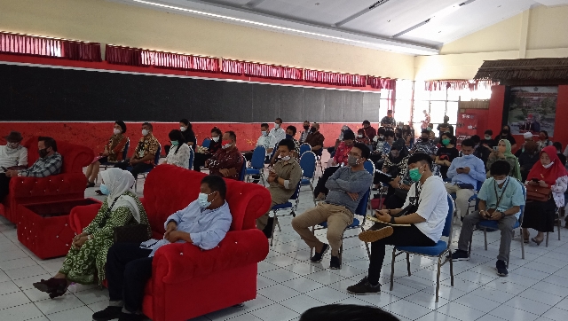 Para peserta saat pembukaan Seminar Hasil Kajian 2020