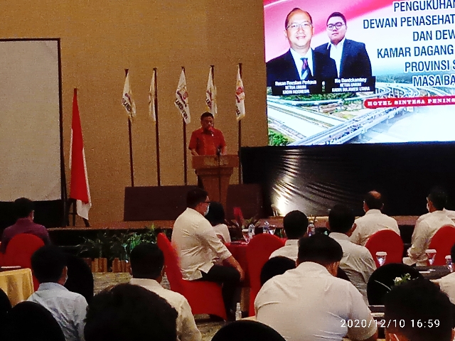 Gubernur Olly Dondokambey SE saat menyampaikan sambutan di kegiatan KADIN Sulut