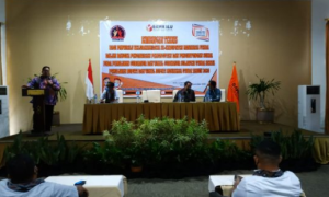 Rahmat Bagja, SH. LL.M anggota Bawaslu RI Divisi Penyelesaian Sengketa saat memberikan Pembekalan dalam Bimtek. (foto;ist)