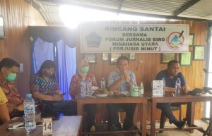 Bincang Santai Forjubir dengan jajaran Dinas Pariwisata dan kebudayaan Kabupaten Minahasa Utara. Tampak Kadis Audy Sambul melakukan diskusi tanya jawab.