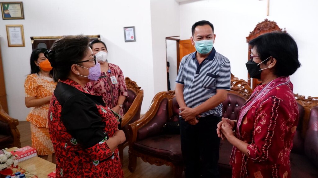 Walikota Tomohon Caroll JA Senduk saat menerima kunjungan dan pemaparan Tim Direktorat Yankestrad Kemenkes RI, Jumat (25/03/2021).