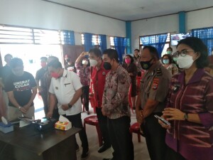 Kumtua Nancy Worung tampak paling kanan saat dilaunching Desa Digital Kauditan 1 oleh Pjs Bupati Minut Desember 2020 lalu.