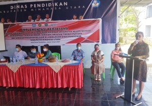 Kadis Pendidikan Minut Olfy Kalengkongan, M.M.Pd saat memberikan sambutan dalam kegiatan Implementasi Kerjasama.