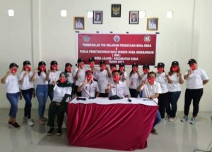 POSE: Foto bersama Relawan Desa Lilang dan Narasumber serta Mitra pendataan SDGs.
