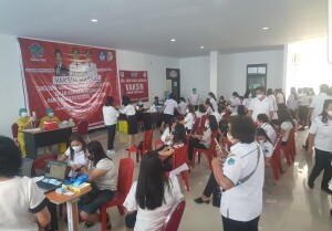 Terjadi kerumunan saat vaksinasi yang berlangsung di RSUD.