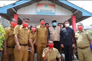 Perangkat Desa Gangga Satu foto bersama Gubernur dan Bupati Minut