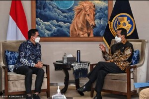 Bupati Joune Ganda saat diterima oleh Menteri Perhubungan di Kantor Kemenhub RI.