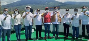 JG-KWL dan Forkopimda Minut pose salam tangguh di atas KM. Tatamailau
