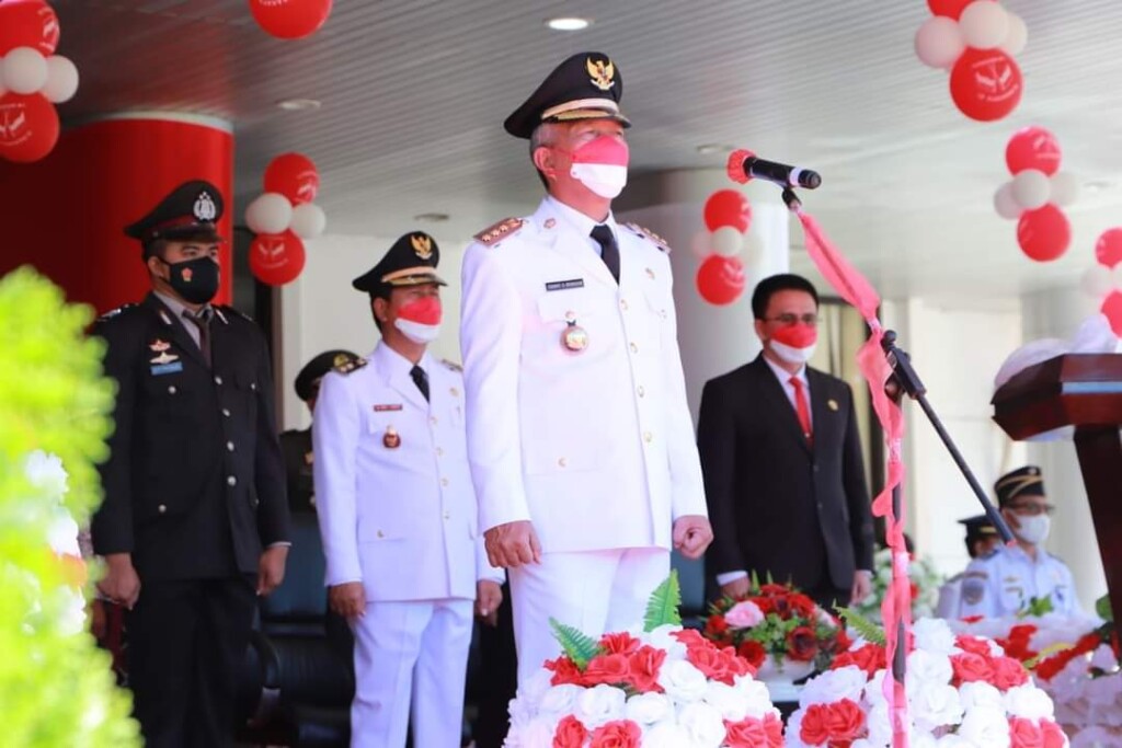 Bupati Franky Donny Wongkar SH saat bertindak sebagai Inspektur upacara, Selasa (17/08/2021)