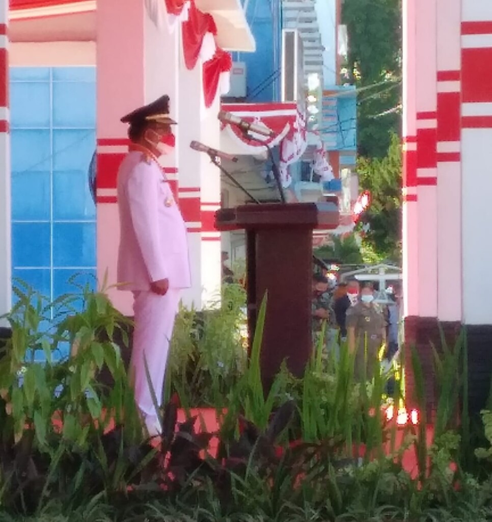 Walikota Bitung Ir Maurits Mantiri bertindak sebagai Inspektur upacara, Selasa (1708/2021).