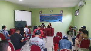 Direktur RSUD Maria Walanda Maramis Dokter Sandra Rotty saat menggelar konferensi pers dengan wartawan biro Minahasa Utara belum lama ini.