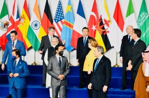 Presiden Ir. Joko Widodo sesi foto bersama pemimpin negara yang tergabung dalam KTT G20