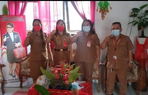 Kepala Bidang Dikdas dan Dikmen Deasy Ombuh, M.Pd melakukan Monev di sekolah jelang PTM.