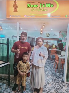 Cecep Kalalo bersama Direktur RSUD Maria Walanda Maramis dr. Sandra Rotty.