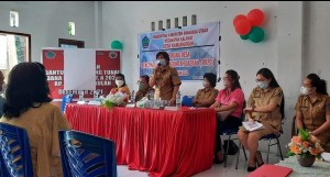 Camat Kalawat Indria Nassa saat memberikan sambutan pada Musrembang