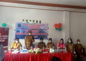 Hukum Tua Kawangkoan Eske Dendeng saat memberikan sambutan.