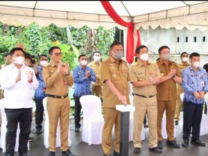 Gubernur dan Wagub bersama Forkopimda Minut saat meresmikan sekolah di Kolongan beberapa waktu lalu.