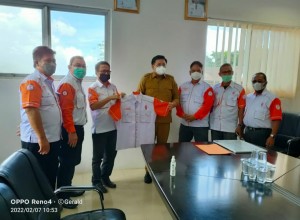 Penyerahan seragam anggota ORARI