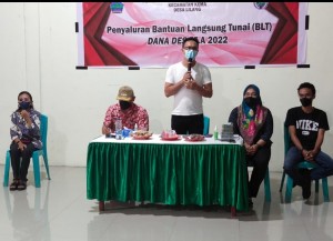 Kumtua Lilang Frangky Roli Rorong saat membawakan sambutan.
