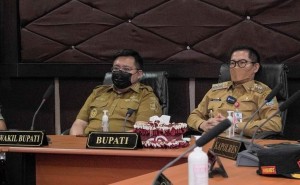 Bupati Joune Ganda dan Wabup Kevin Wiliam Lotulung.