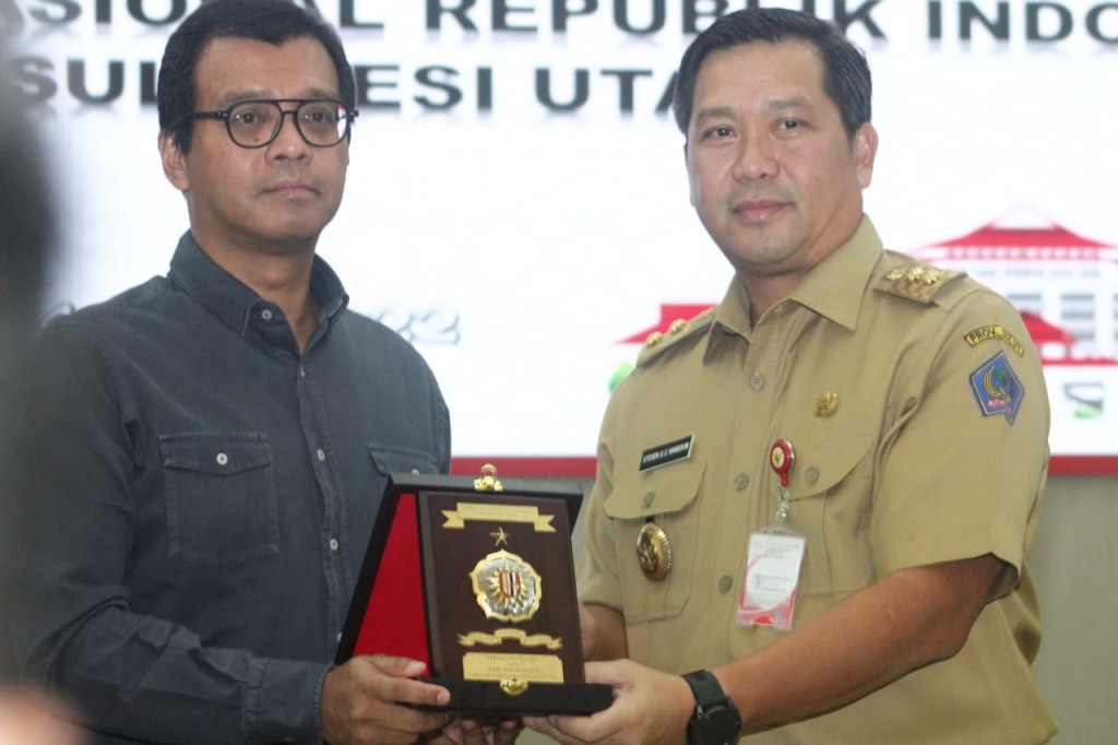 Gubernur Lemhanas RI Andi bersama Wakil Gubernur Sulut Drs Steven OE Kandouw, Senin (04/07/2022).
