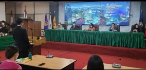 Bupati Joune Ganda saat mengikuti ujian Komprehensif