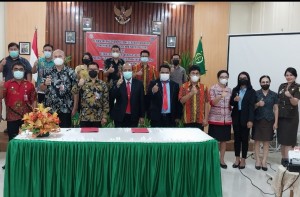 Foto bersama usai penandatanganan Nota Kesepakatan antara Pemkab Minut dan Kejaksaan Negeri Minahasa Utara