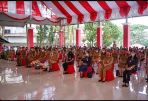 Ratusan Kepala Sekolah se-Minut mengikuti pertemuan dengan Bupati Joune Ganda beberapa waktu lalu.