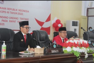 Bupati Joune Ganda dan Ketua DPRD Minut Denny Kamlon Lolong