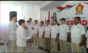 Ketua DPD Gerindra Sulut saat melantik ketua-ketua PAC di Kabupaten Minahasa Utara.