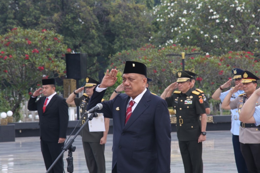 Gubernur Olly Dondokambey SE memimpin Upacara Tabur Bunga di TMP Kalibata Jakarta