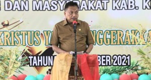Gubernur Olly Dondokambey SE saat membawakan sambutan saat Safari Natal di Kabupaten Kepulauan Sangihe, Selasa (07/12/2021)